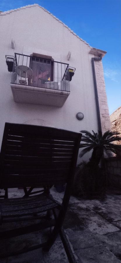 ジョヴィナッツォCasa Torre Di Mactheus Petraroアパートメント エクステリア 写真
