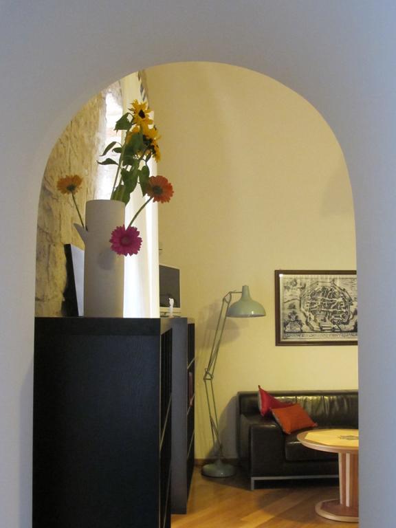 ジョヴィナッツォCasa Torre Di Mactheus Petraroアパートメント エクステリア 写真