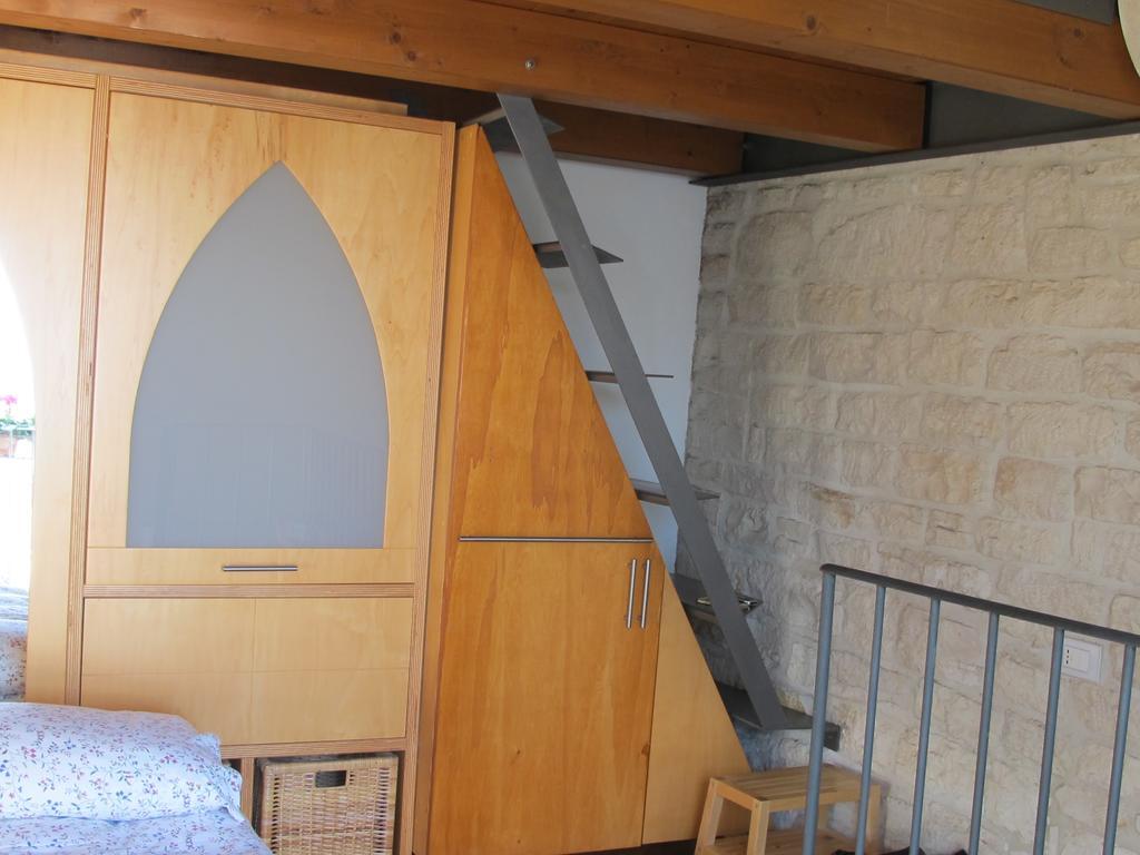 ジョヴィナッツォCasa Torre Di Mactheus Petraroアパートメント エクステリア 写真